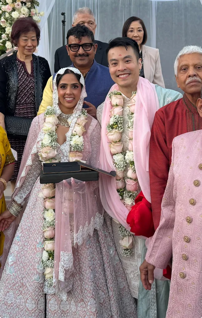 Wedding couple with Pandit Manuj Dutt
